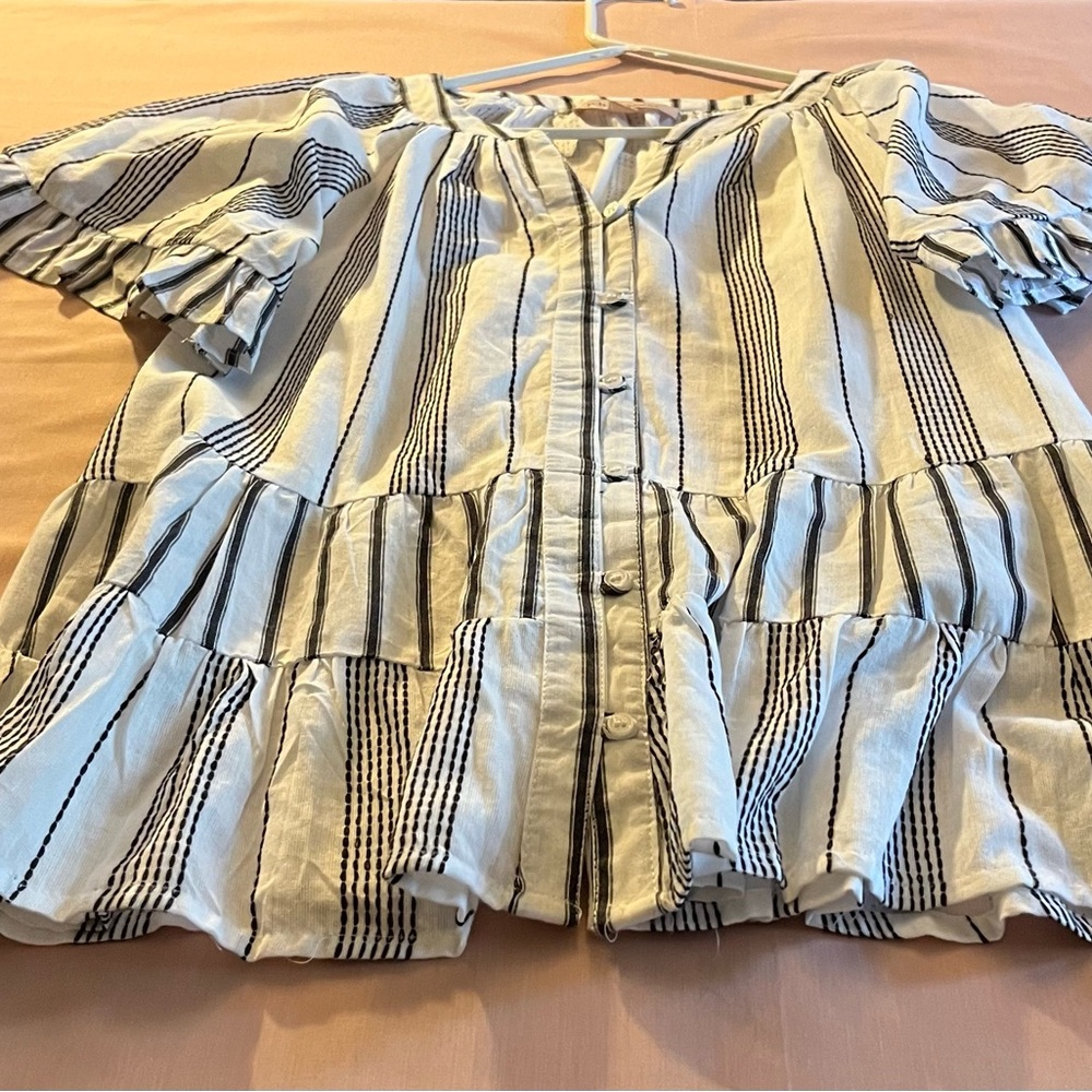 Philosophy by Republic navy and white abstract stripe blouse w/ cap sleeve